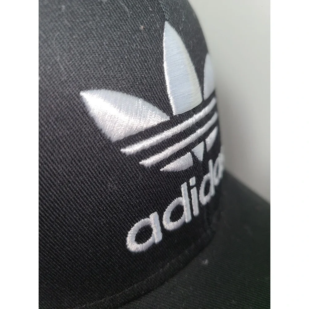 adidas originals trefoil